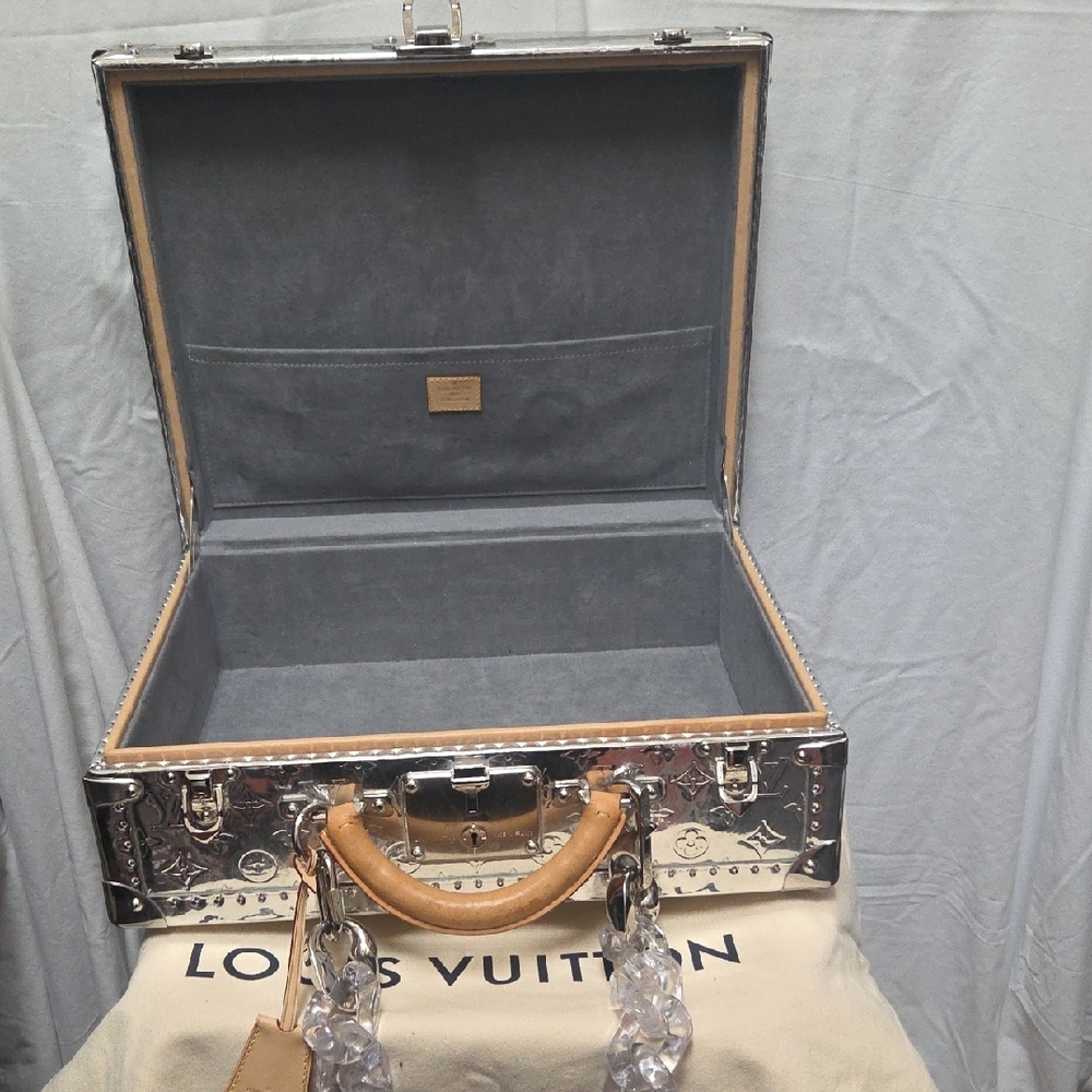 Louis Vuitton Silver and Tan Travel Bag - Picture 4 of 15